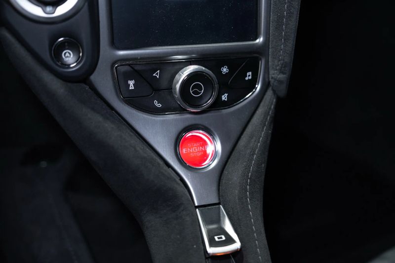 https://imagesdl.dealercenter.net/800/600/202508-40f2f4075cff4f3d81112a70953bb06a.jpg