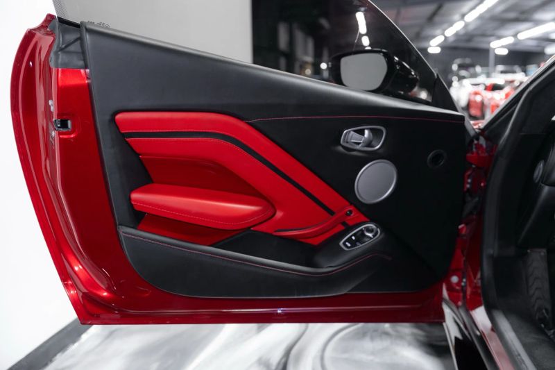 https://imagesdl.dealercenter.net/800/600/202508-4142dc5432f240919867db90a59e9ee6.jpg