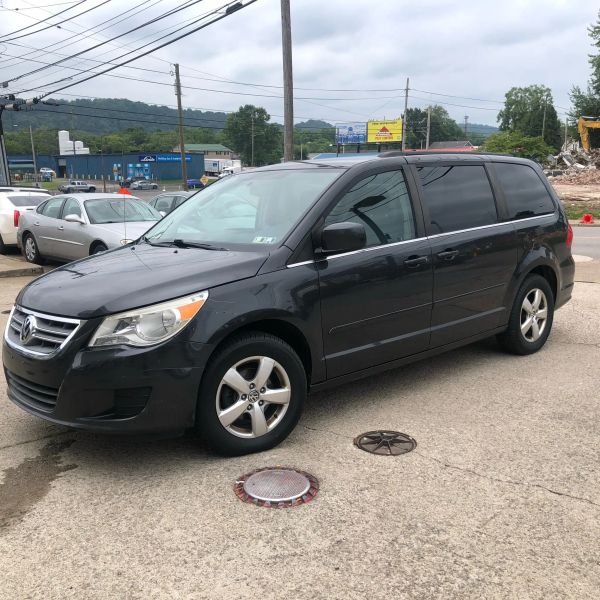 2011 Volkswagen Routan SE