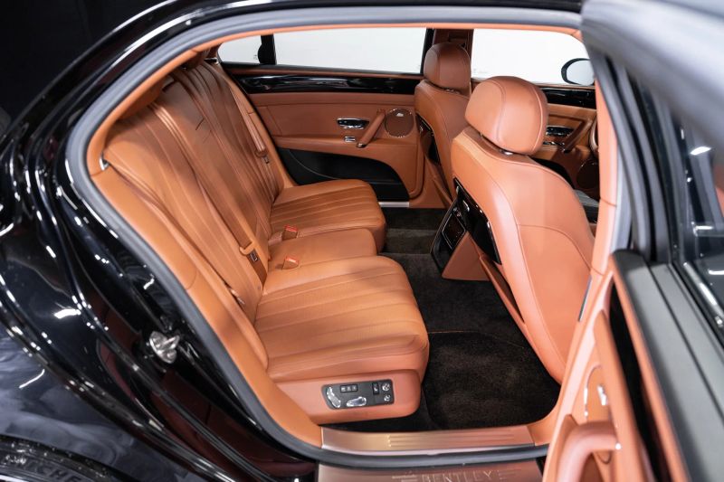 https://imagesdl.dealercenter.net/800/600/202508-4425f1f8160749b4958c4adb6e802678.jpg
