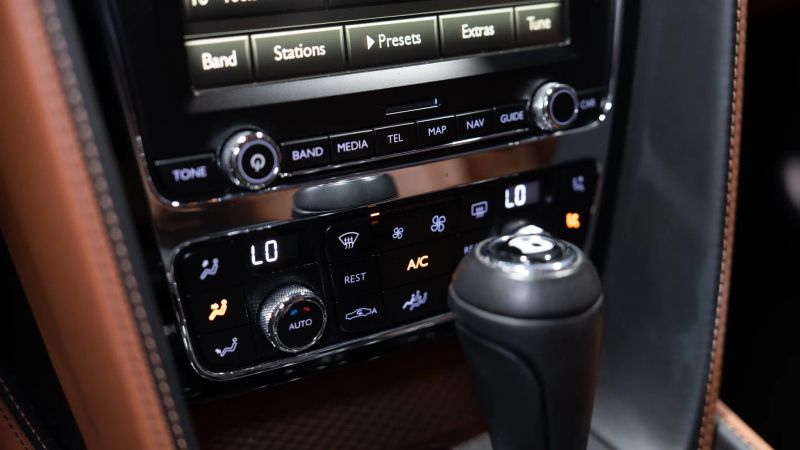 https://imagesdl.dealercenter.net/800/600/202508-524be01c604f4db7ad89d7746a4be2d5.jpg