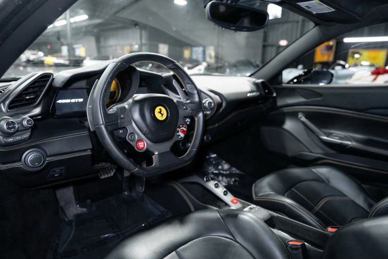 https://imagesdl.dealercenter.net/800/600/202508-525e2571459140b99d9946cc228eaf0a.jpg