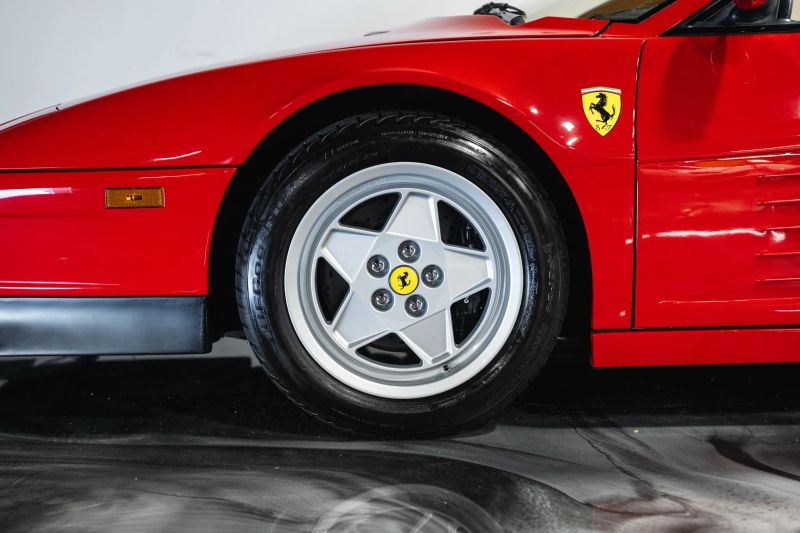 https://imagesdl.dealercenter.net/800/600/202508-74619f5ac8ed4e38b5b26bbef3d0b415.jpg