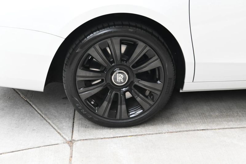 https://imagesdl.dealercenter.net/800/600/202508-8284fcbeb4bd41389550ba0802228ed4.jpg
