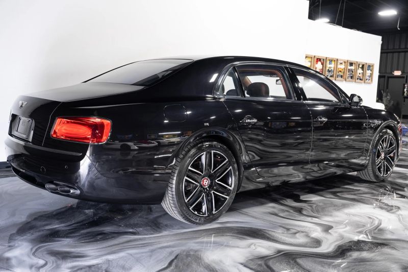 https://imagesdl.dealercenter.net/800/600/202508-8b2f625190b34f068171fb220761eee0.jpg