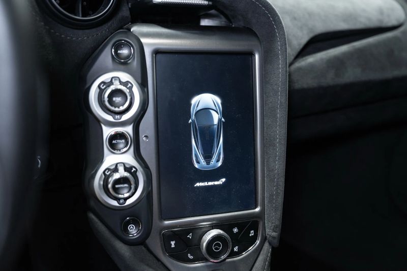 https://imagesdl.dealercenter.net/800/600/202508-8b904c8ef66c46c4872999b5bbfd05e6.jpg