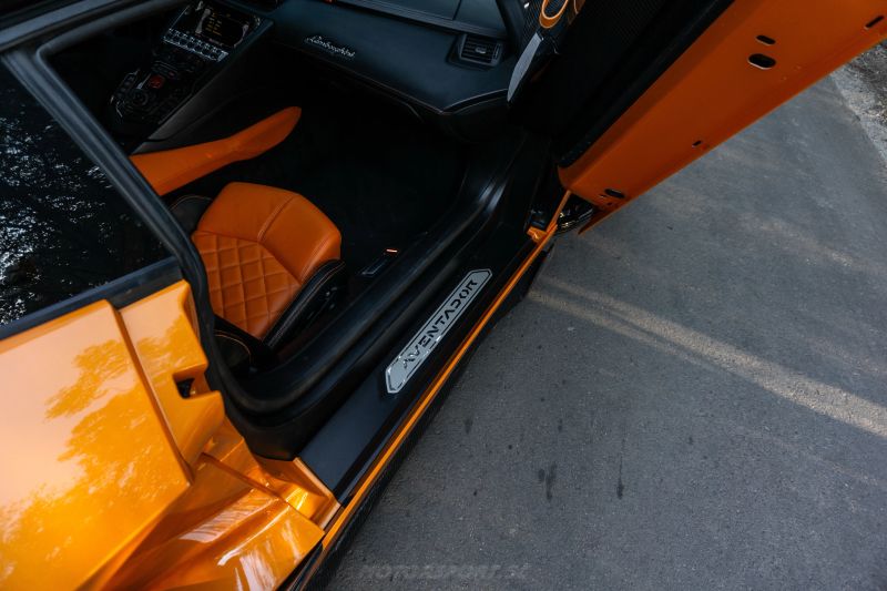 https://imagesdl.dealercenter.net/800/600/202508-8de4b7cd56a246adb8b494c243cb4db9.jpg