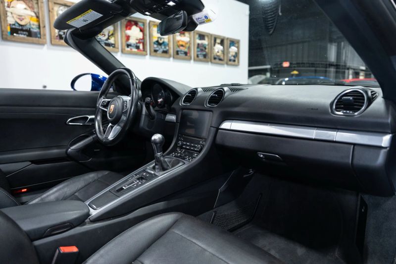 https://imagesdl.dealercenter.net/800/600/202508-91ec21838986426fb7da981bf3d416cc.jpg