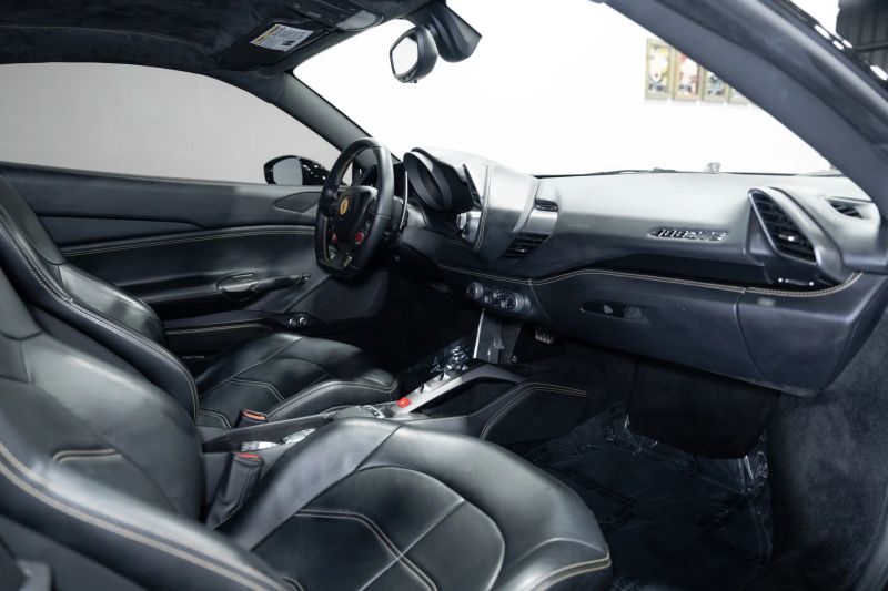 https://imagesdl.dealercenter.net/800/600/202508-9239625174904d108e441ed83eff1ced.jpg
