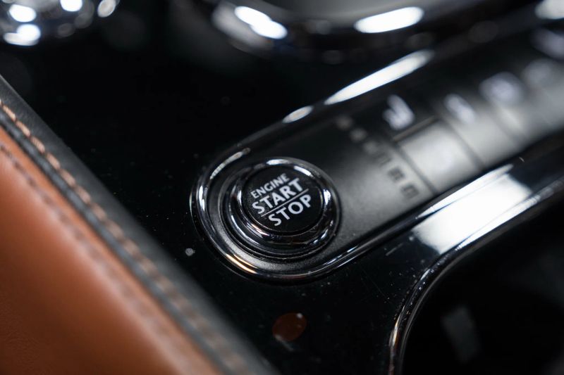 https://imagesdl.dealercenter.net/800/600/202508-9afb3745c43b46649607e3604fa18c2f.jpg