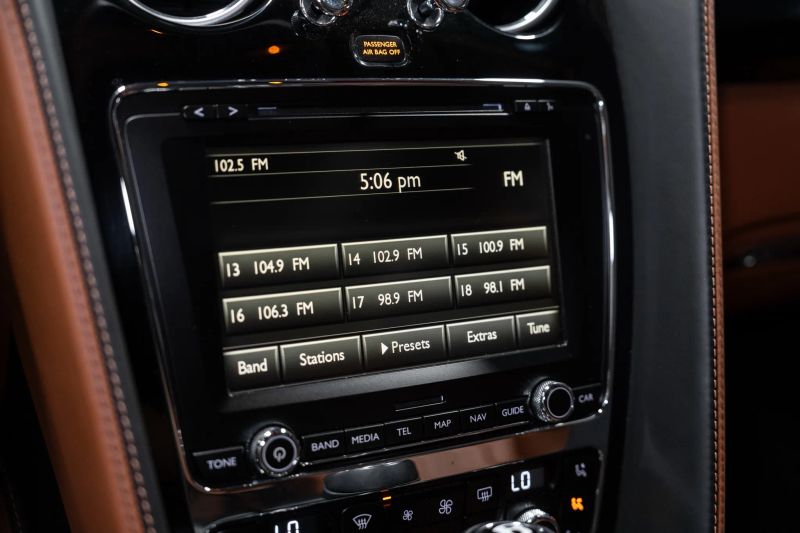 https://imagesdl.dealercenter.net/800/600/202508-9d65d97e05ed4a999a083724c0c43d80.jpg