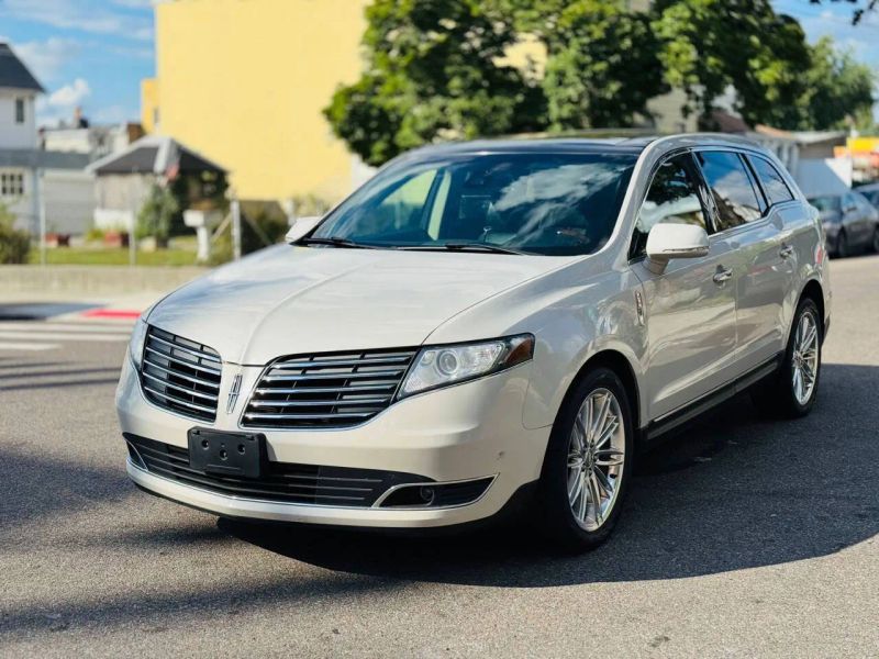 2019 Lincoln MKT Reserve