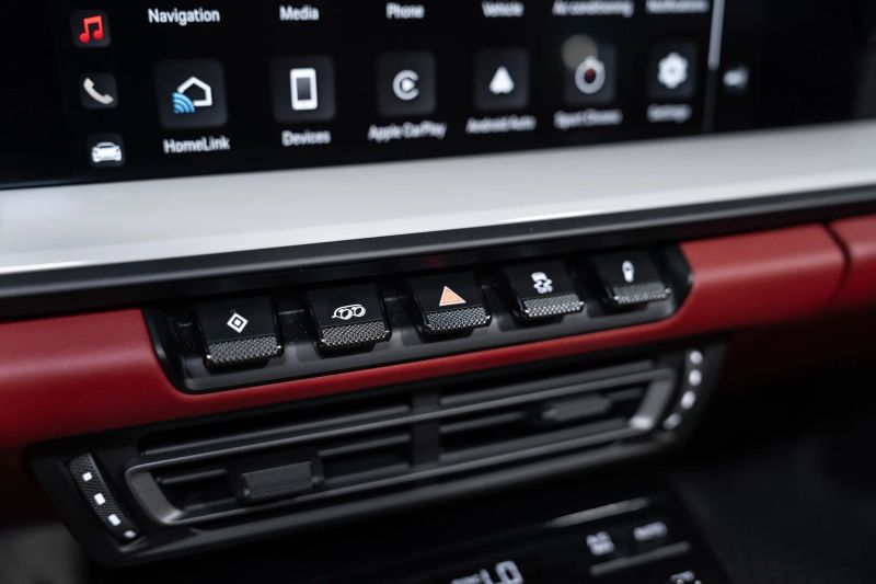 https://imagesdl.dealercenter.net/800/600/202508-9ebda06a66a4450a9d3aee16a5132f40.jpg