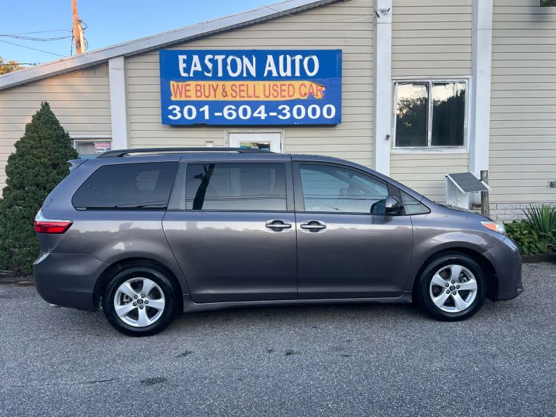 2018 Toyota Sienna LE
