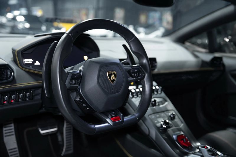 https://imagesdl.dealercenter.net/800/600/202508-b4cc483699464cefa394ed69a867e6ca.jpg