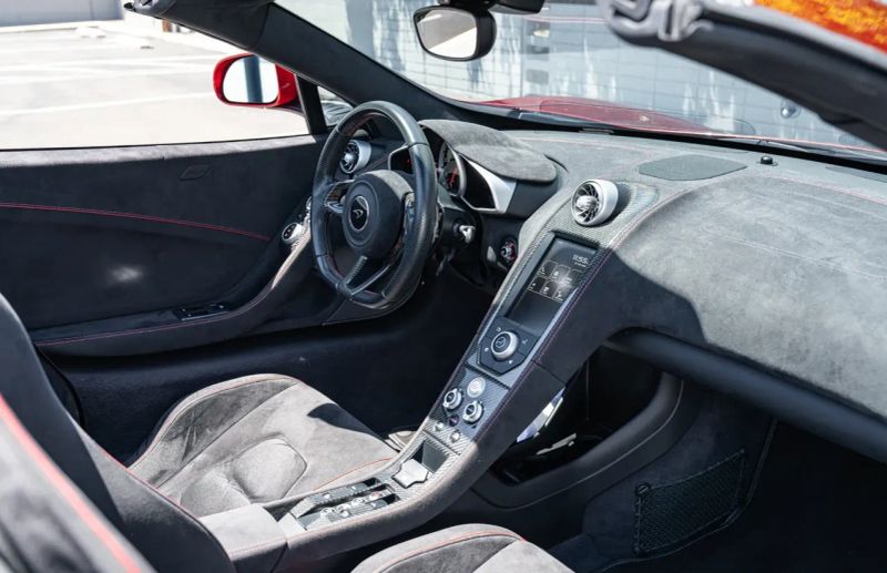 https://imagesdl.dealercenter.net/800/600/202508-c4778821e72442fc9b53ad431bb9bf44.jpg