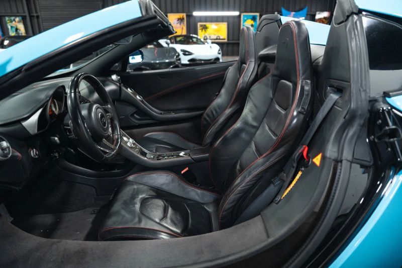 https://imagesdl.dealercenter.net/800/600/202508-cfb938dfad5943fbba228ba6a0d5afca.jpg