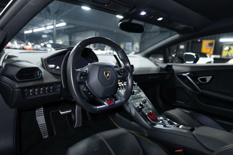 https://imagesdl.dealercenter.net/800/600/202508-d0e80b017169451791477f218293fbb7.jpg