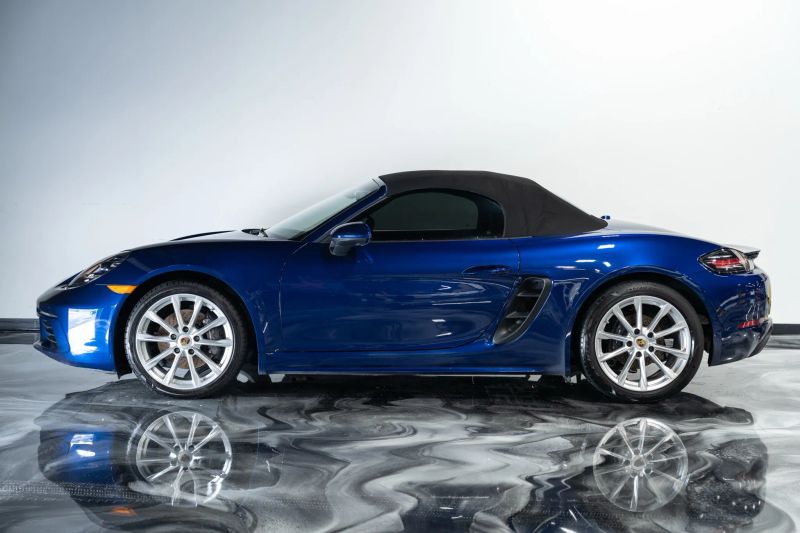 https://imagesdl.dealercenter.net/800/600/202508-d7dd6e67efbe4b68a8ecc6d7e0f9d013.jpg