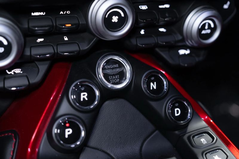 https://imagesdl.dealercenter.net/800/600/202508-da7bb56aa22e47509c2eb65c9bf6a923.jpg