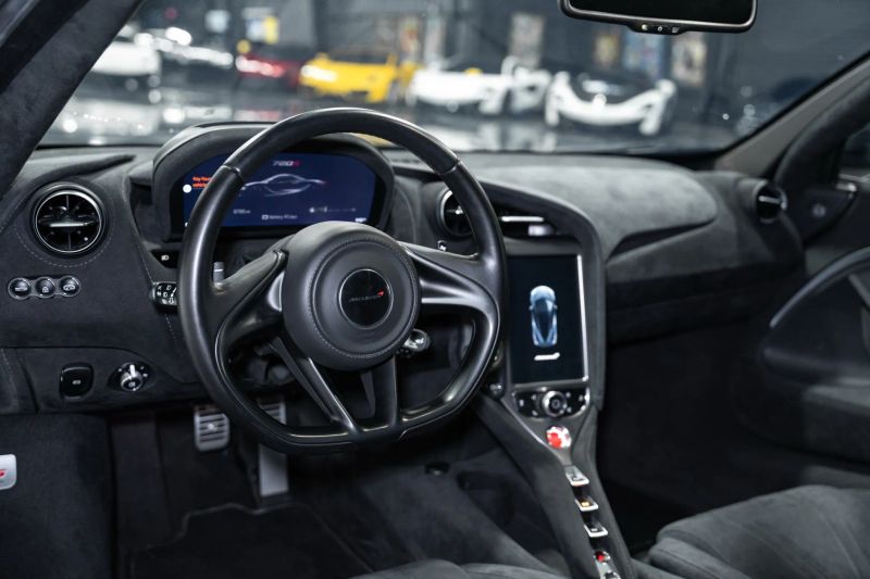 https://imagesdl.dealercenter.net/800/600/202508-de0252c184824f6ba8bf5ab98bd211a0.jpg