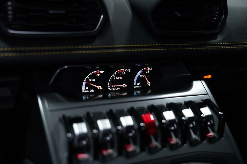 https://imagesdl.dealercenter.net/800/600/202508-e265b46f3754446eb0628ba963869cf8.jpg