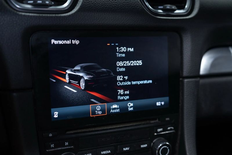 https://imagesdl.dealercenter.net/800/600/202508-e327fa6af62946d8bc767a4d78f77115.jpg