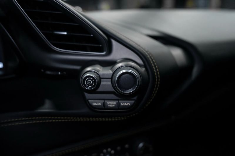 https://imagesdl.dealercenter.net/800/600/202508-e87aa98dace9403d8e25cc134928a23e.jpg