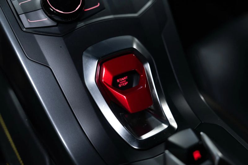 https://imagesdl.dealercenter.net/800/600/202508-e993785652b840a2859996ba10833fe4.jpg