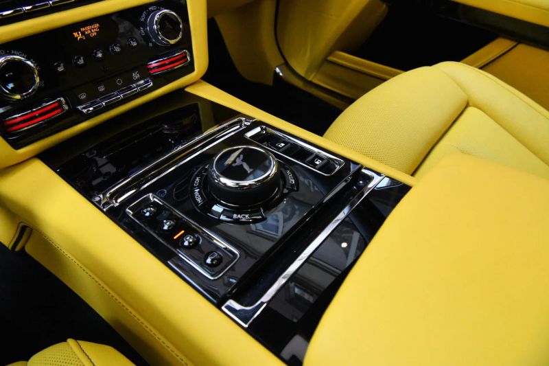https://imagesdl.dealercenter.net/800/600/202508-e9f7a7b88edc445daeb4a3833d212d7b.jpg