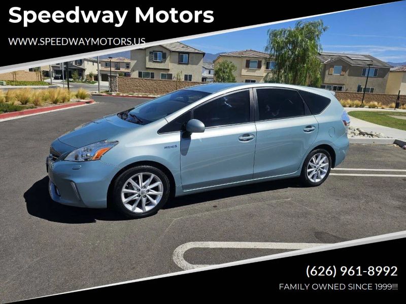 2014 Toyota Prius v Five