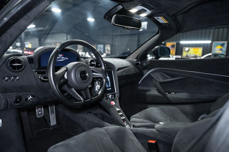 https://imagesdl.dealercenter.net/800/600/202508-ec8526dcd990401d8580069ca89a5664.jpg