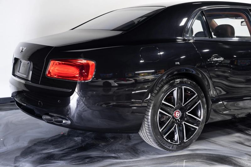 https://imagesdl.dealercenter.net/800/600/202508-ecdde20bb02846b2bafebe0267ce0fc9.jpg