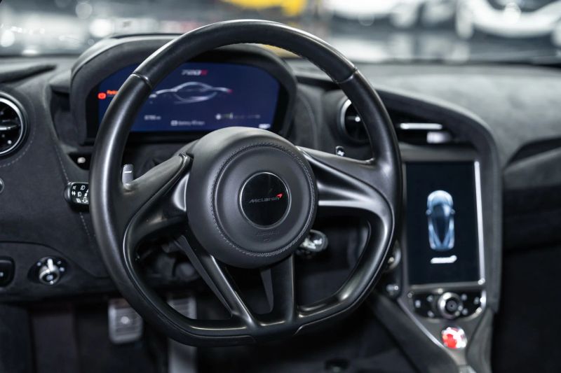 https://imagesdl.dealercenter.net/800/600/202508-eed5690d14d94f1fbe179442ab7f0422.jpg