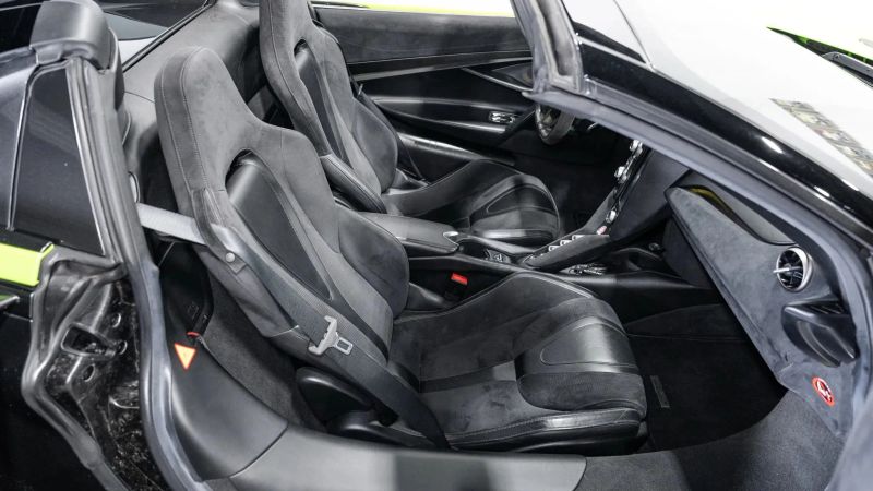 https://imagesdl.dealercenter.net/800/600/202508-f0245f486f13406589e0c12b20e2c581.jpg