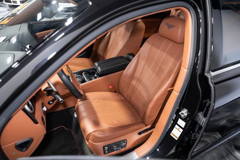 https://imagesdl.dealercenter.net/800/600/202508-f71483ec8213499c9b543393a057ef3d.jpg