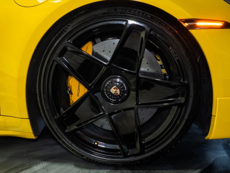 https://imagesdl.dealercenter.net/800/600/202509-007686cf4e0c4b998c80fcbe9bfc42f7.jpg