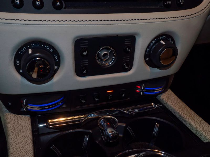 https://imagesdl.dealercenter.net/800/600/202509-09285e5e78ff4a53b7f88a00edbc3f7c.jpg