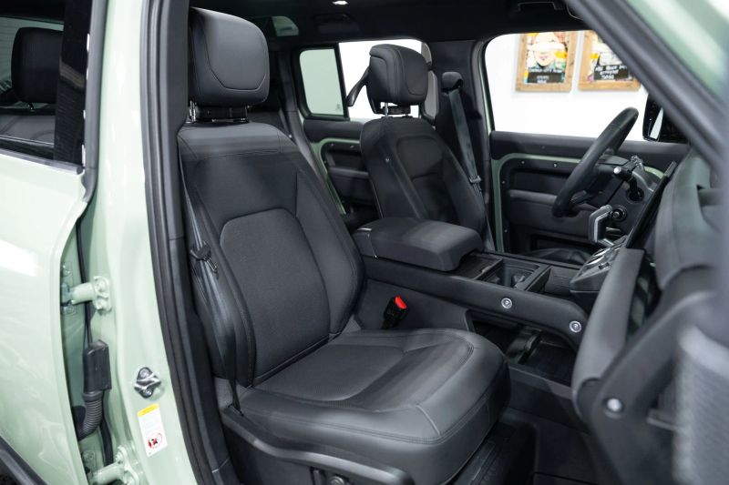 https://imagesdl.dealercenter.net/800/600/202509-1594f233c92b4788bbfb24abe0e7a638.jpg