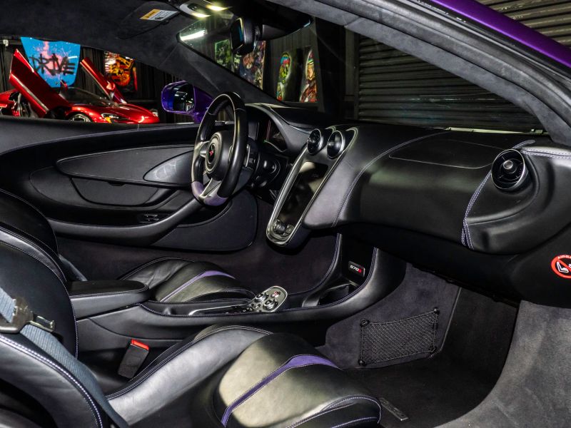 https://imagesdl.dealercenter.net/800/600/202509-1cd7eb2ae9f24ec5bc402959539bddc7.jpg
