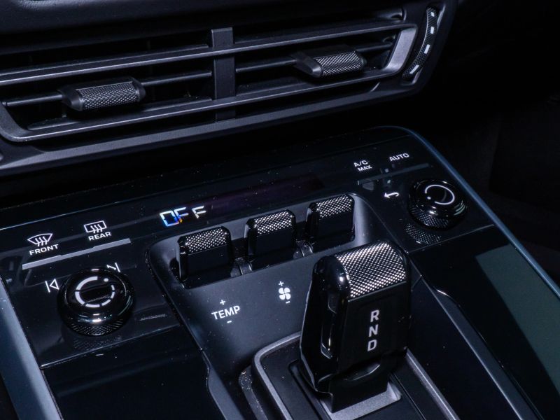 https://imagesdl.dealercenter.net/800/600/202509-20202b01e8d94451a0dd74594141a9c0.jpg