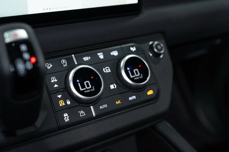 https://imagesdl.dealercenter.net/800/600/202509-22ec418b903547ebbbd4a9d9cf38fe74.jpg