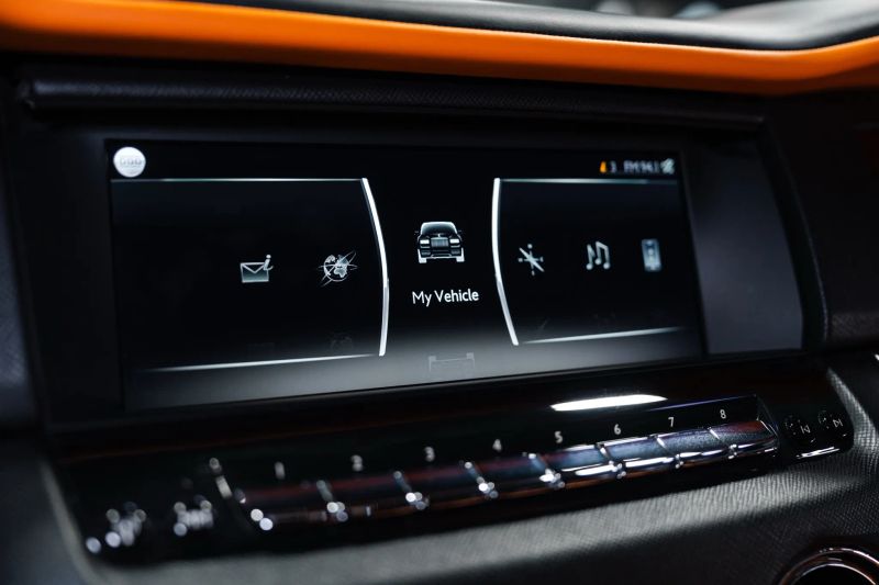 https://imagesdl.dealercenter.net/800/600/202509-29567cb7f50a461c979db354216849d4.jpg