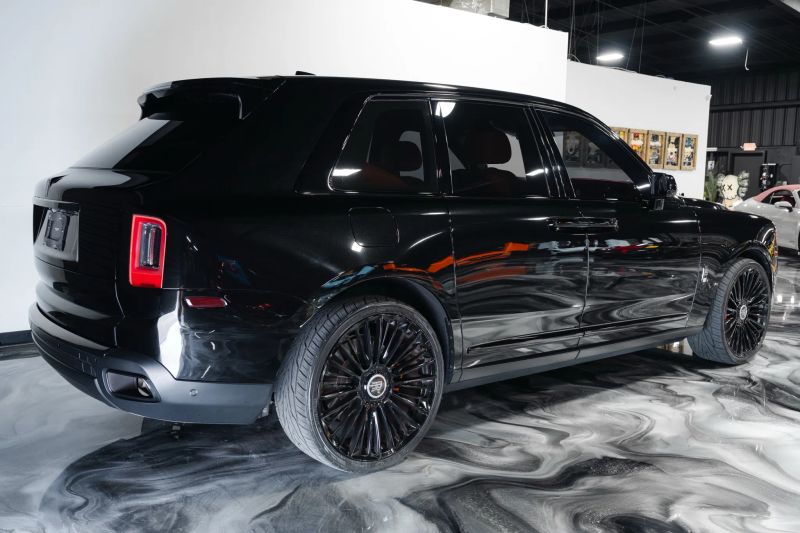 https://imagesdl.dealercenter.net/800/600/202509-404c1f31c349452e90bc49aebcaedadb.jpg