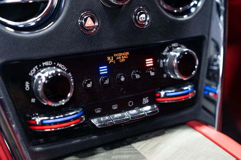 https://imagesdl.dealercenter.net/800/600/202509-4c377a512ec941e4ba1faa0de0ec4414.jpg