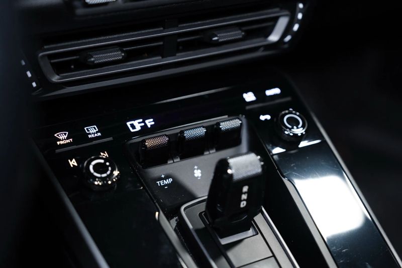 https://imagesdl.dealercenter.net/800/600/202509-4d4bbf6eec9c44d2b28695d6167eb840.jpg