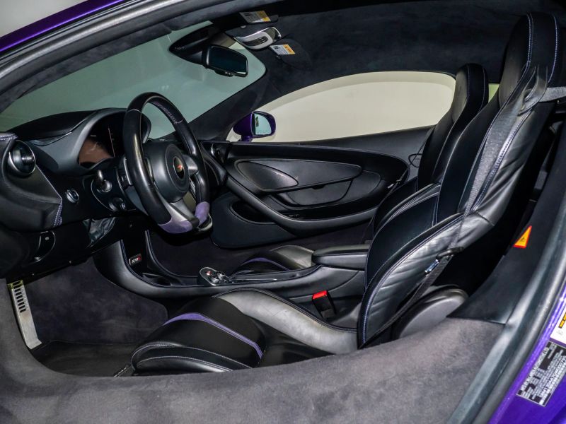 https://imagesdl.dealercenter.net/800/600/202509-4f7bcf009215451b965c07fc7ac9a330.jpg