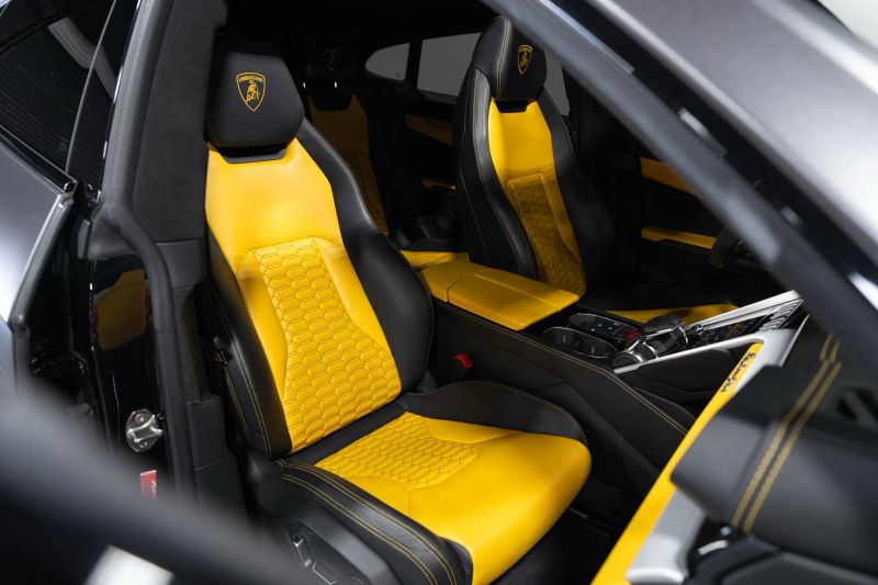 https://imagesdl.dealercenter.net/800/600/202509-5381fa5afbef4644b33fda54addbc165.jpg