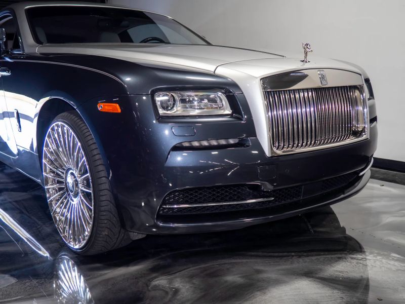 https://imagesdl.dealercenter.net/800/600/202509-5750d97dd4b641399629f46d81692b06.jpg