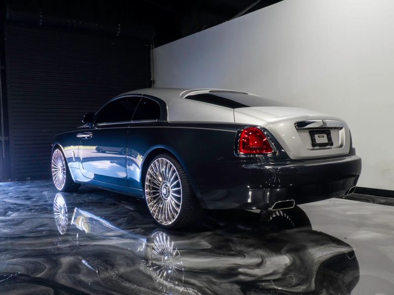 https://imagesdl.dealercenter.net/800/600/202509-8b4b9a309aca480ca930fb2ee86a9b13.jpg